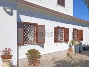 Case e ville in vendita di 220 m² in Via delle Rose