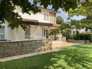 Case e ville in vendita di 220 m² in Via L. Viani