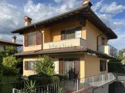 Case e ville in vendita di 220 m² in Via Milano, 24