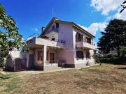 Case e ville in vendita di 220 m² in Via Novara