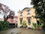 Case e ville in vendita di 220 m² in Via Privata...