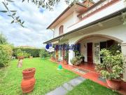 Case e ville in vendita di 220 m² in Via Puliche
