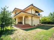 Case e ville in vendita di 220 m² in Via Rinchiostra, 92