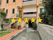 Case e ville in vendita di 221 m² in Via delle Palme