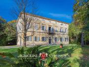 Case e ville in vendita di 2225 m²