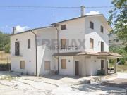 Case e ville in vendita di 222 m² in Via Duca degli...