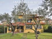 Case e ville in vendita di 224 m² in Via P. Ratti, 64