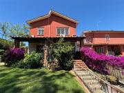 Case e ville in vendita di 228 m² in Via Aristotile...