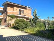 Case e ville in vendita di 228 m² in Viale dei Gladioli, 38