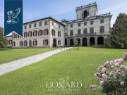 Case e ville in vendita di 2300 m²