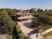 Case e ville in vendita di 230 m²