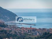 Case e ville in vendita di 230 m² in Strada Civezza, 57