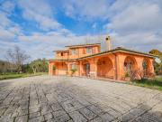 Case e ville in vendita di 230 m² in Strada Provinciale...