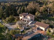 Case e ville in vendita di 230 m² in Via dei Garofani, 12