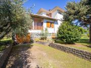 Case e ville in vendita di 230 m² in Via del Pergolone