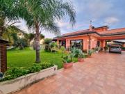 Case e ville in vendita di 230 m² in Via delle Muse