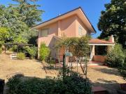 Case e ville in vendita di 230 m² in Via Giro del Colle, 53