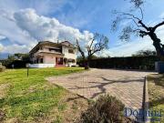 Case e ville in vendita di 230 m² in Via Marina Vecchia, 185