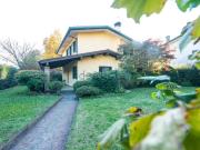 Case e ville in vendita di 230 m² in Via Monte Solone