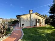 Case e ville in vendita di 230 m² in Via San Donnino, 63