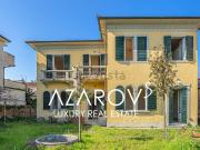 Case e ville in vendita di 230 m² in Via Umberto Maddalena