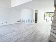 Case e ville in vendita di 232 m² in Via Luigi Cadorna