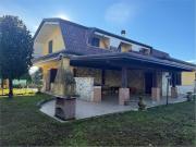 Case e ville in vendita di 234 m² in Via Francesca...