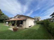 Case e ville in vendita di 234 m² in Via Giacomo Leopardi