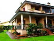 Case e ville in vendita di 235 m² in Via Tito Poggi