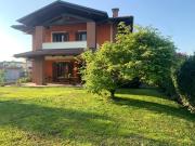 Case e ville in vendita di 235 m² in Via Vigone, 10
