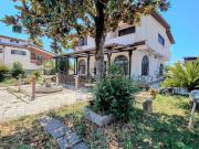 Case e ville in vendita di 236 m² in Via Bitti, 136