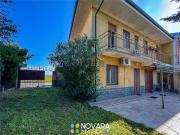 Case e ville in vendita di 236 m² in Via G. Verdi, 19
