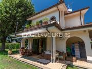 Case e ville in vendita di 238 m² in Viale John...