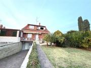 Case e ville in vendita di 239 m² in Via Giulio Diena