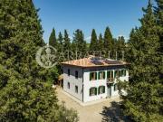 Case e ville in vendita di 239 m² in Via XXV Aprile, 8