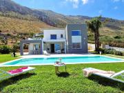 Case e ville in vendita di 240 m² in Strada Fraginesi...