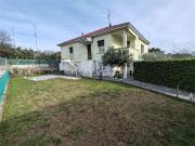 Case e ville in vendita di 240 m² in Via Alessandro Manzoni