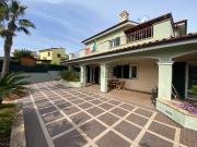 Case e ville in vendita di 240 m² in Via dei Gelsi