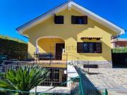 Case e ville in vendita di 240 m² in Via della Mediana, 42