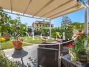 Case e ville in vendita di 240 m² in Via della Viarella