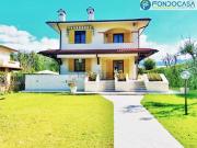 Case e ville in vendita di 240 m² in Via Francesco Donati