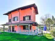 Case e ville in vendita di 240 m² in Via Giuseppe Parini