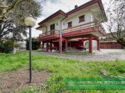 Case e ville in vendita di 240 m² in Via Mulazzano, 10