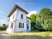 Case e ville in vendita di 240 m² in Via Volturno