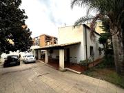 Case e ville in vendita di 241 m² in Via Cruillas, 68