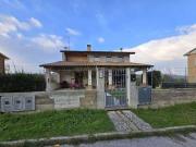 Case e ville in vendita di 242 m² in Via Eugenio Montale, 14