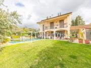 Case e ville in vendita di 242 m² in Via Macchia dello...