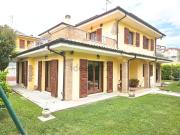 Case e ville in vendita di 242 m² in Via Pescara