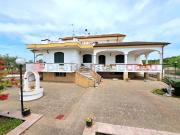 Case e ville in vendita di 243 m² in Traversa Rose Marine