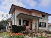 Case e ville in vendita di 245 m² in Via 1° Maggio